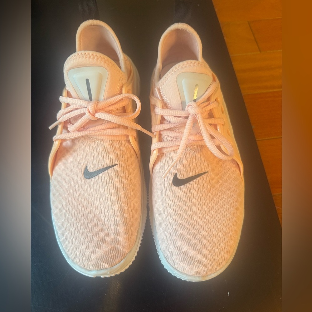 NIKE coral running sneakers size 9.5